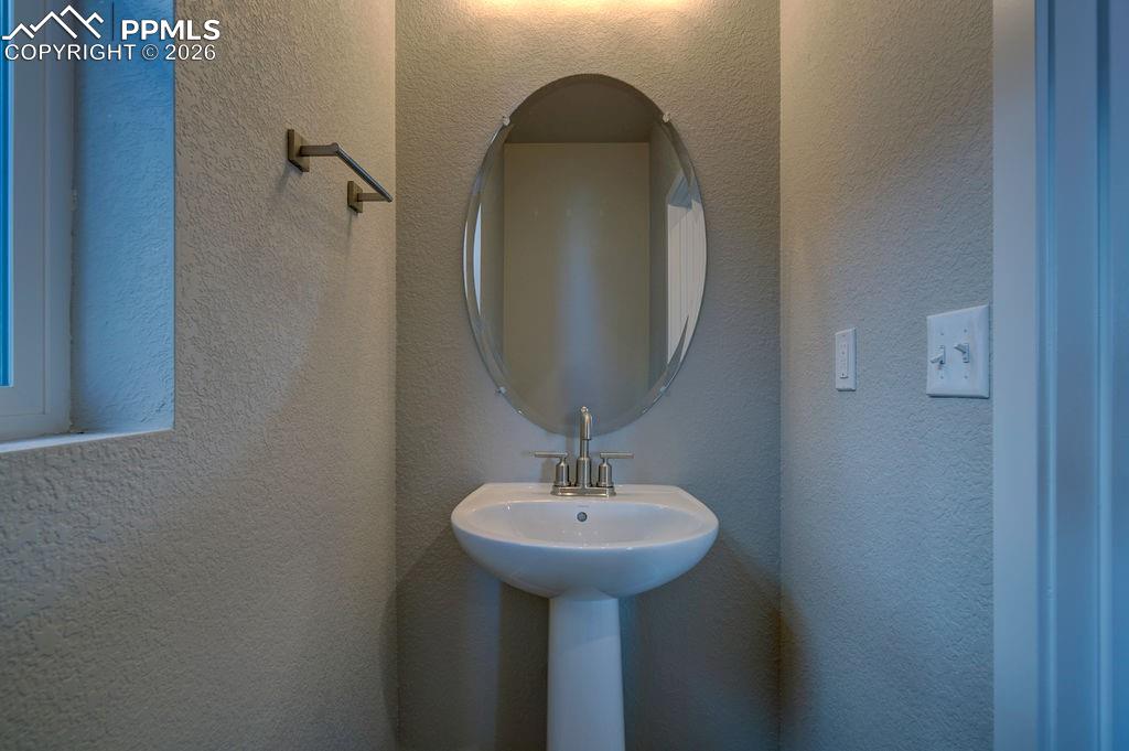 Image 12 of 33: Bathroom