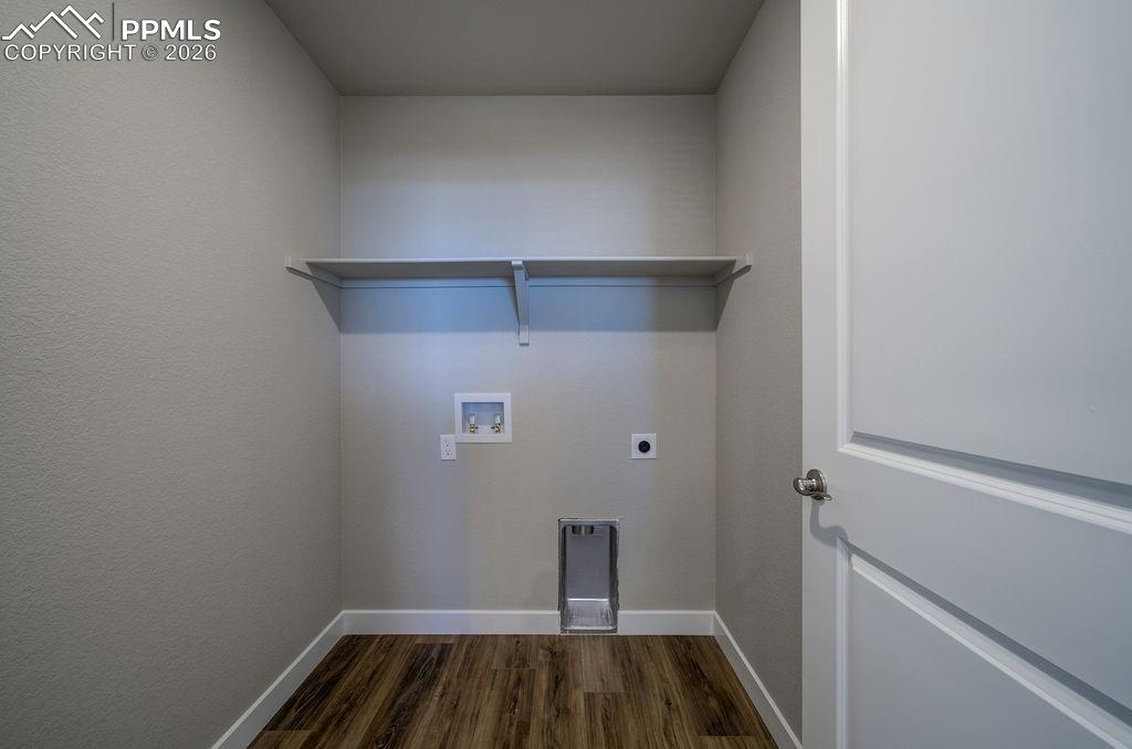 Image 23 of 33: Laundry