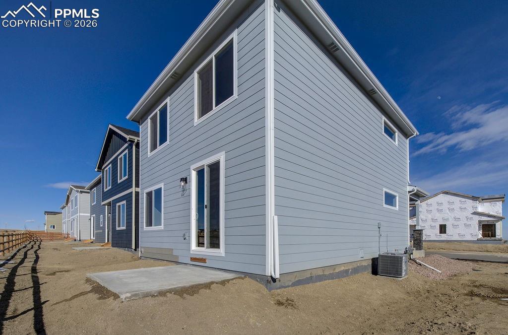 Image 4 of 33: Back of Structure