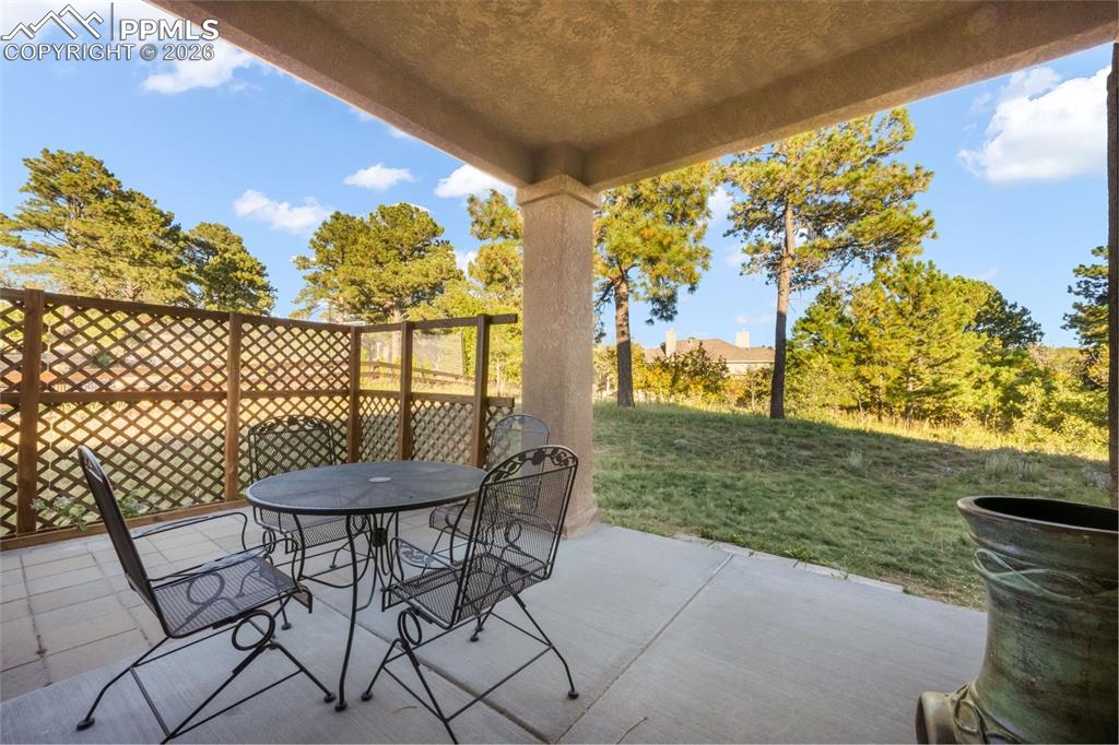 Image 14 of 50: Kitchen