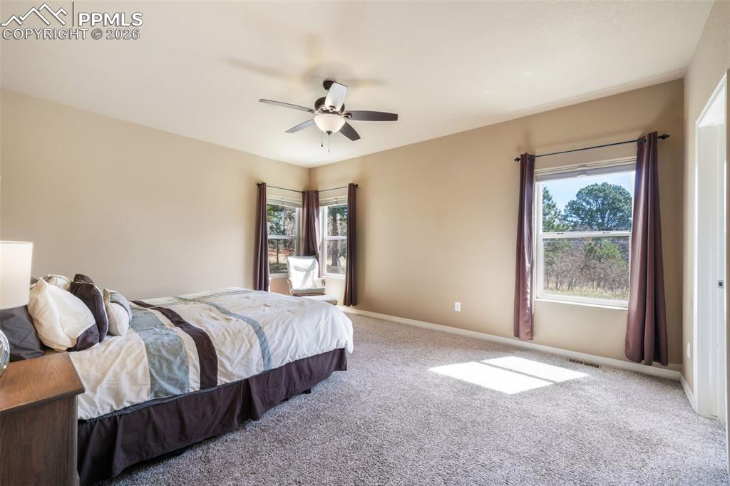 Image 15 of 50: Dining Area