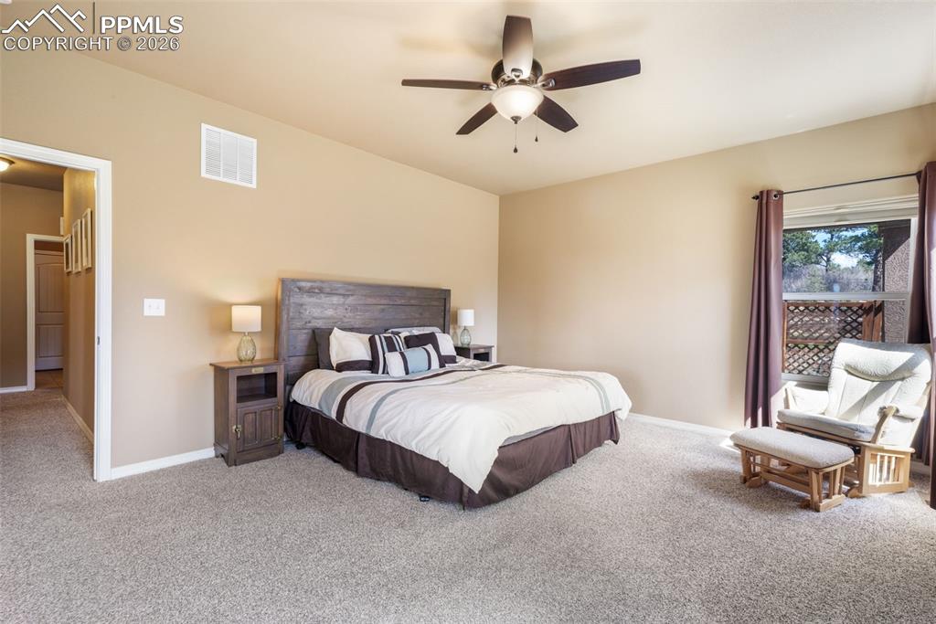 Image 16 of 50: Dining Area