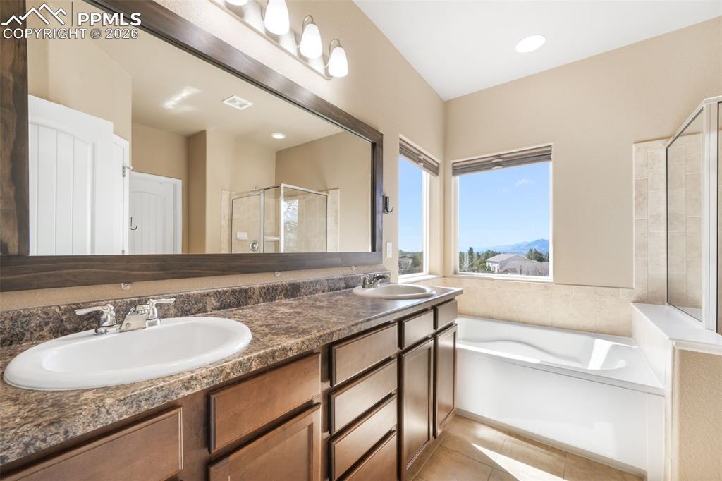 Image 18 of 50: Master Bedroom