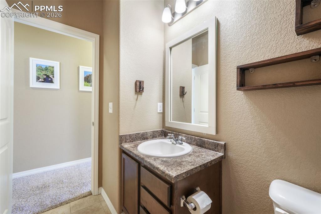 Image 23 of 50: Bedroom