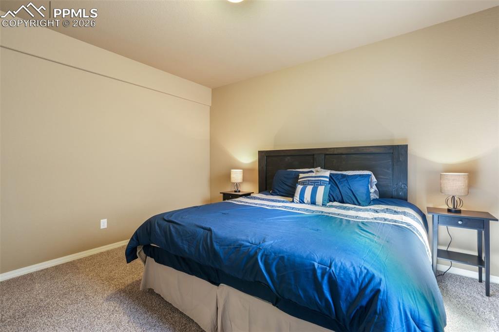 Image 29 of 50: Bedroom