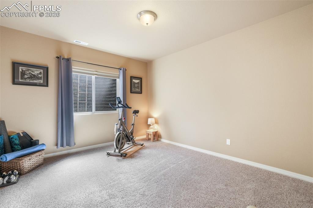 Image 32 of 50: Bedroom