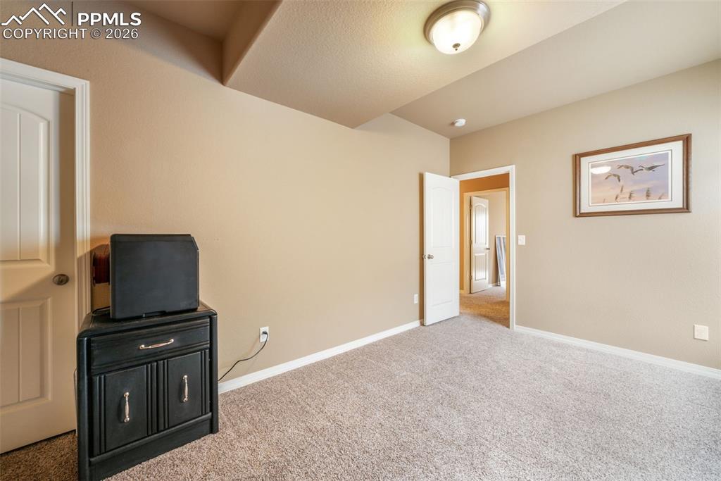 Image 35 of 50: Bedroom