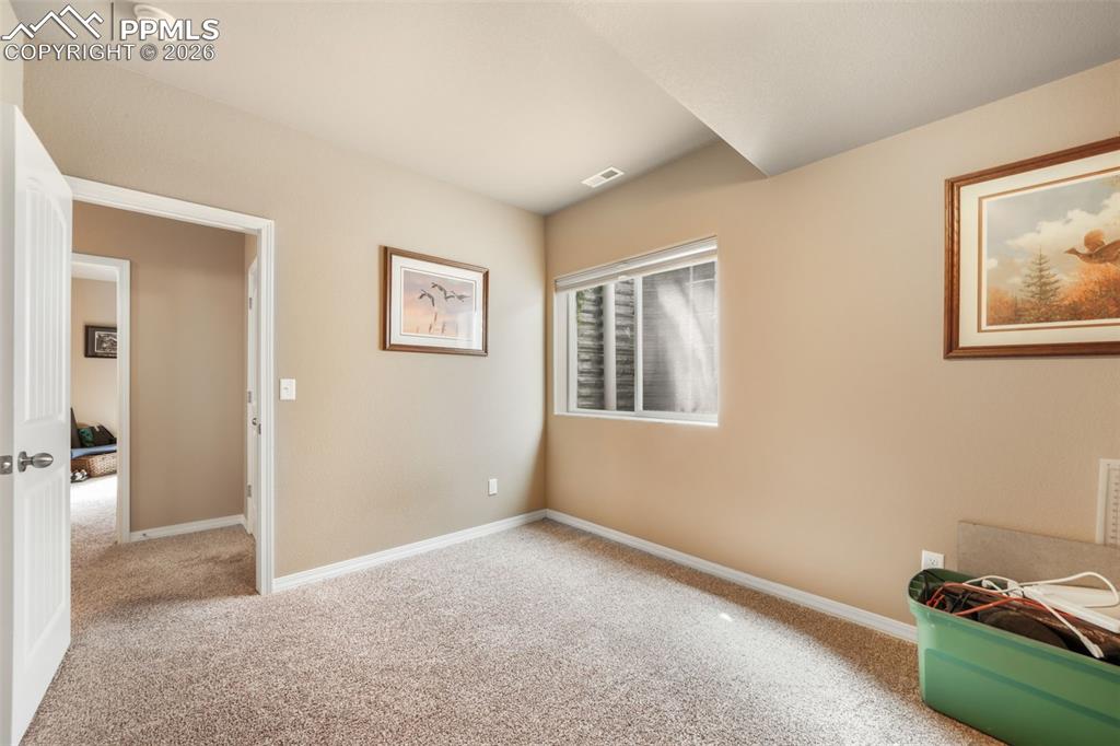 Image 36 of 50: Bedroom