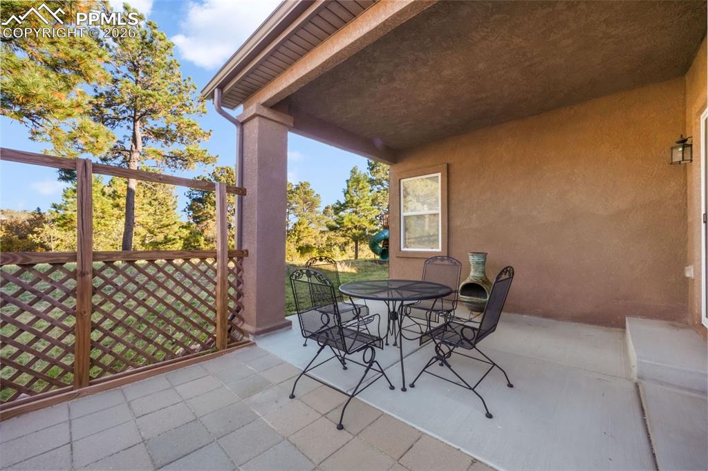 Image 37 of 50: Bedroom