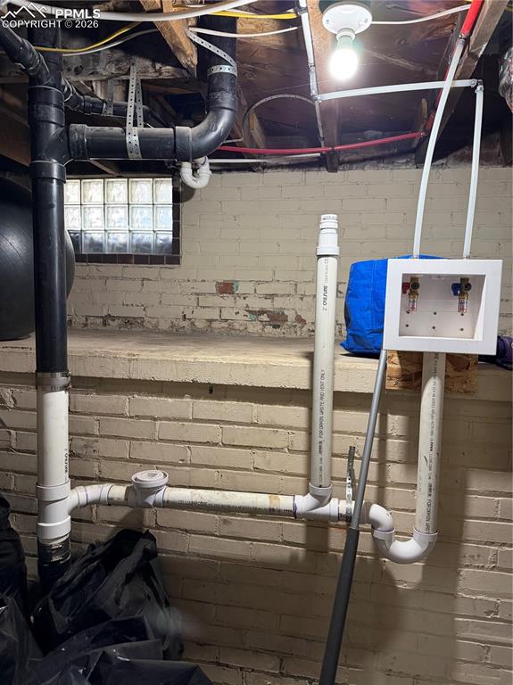 Image 18 of 23: Washer/dryer hookup