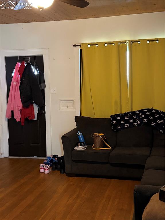 Image 2 of 23: Living Room