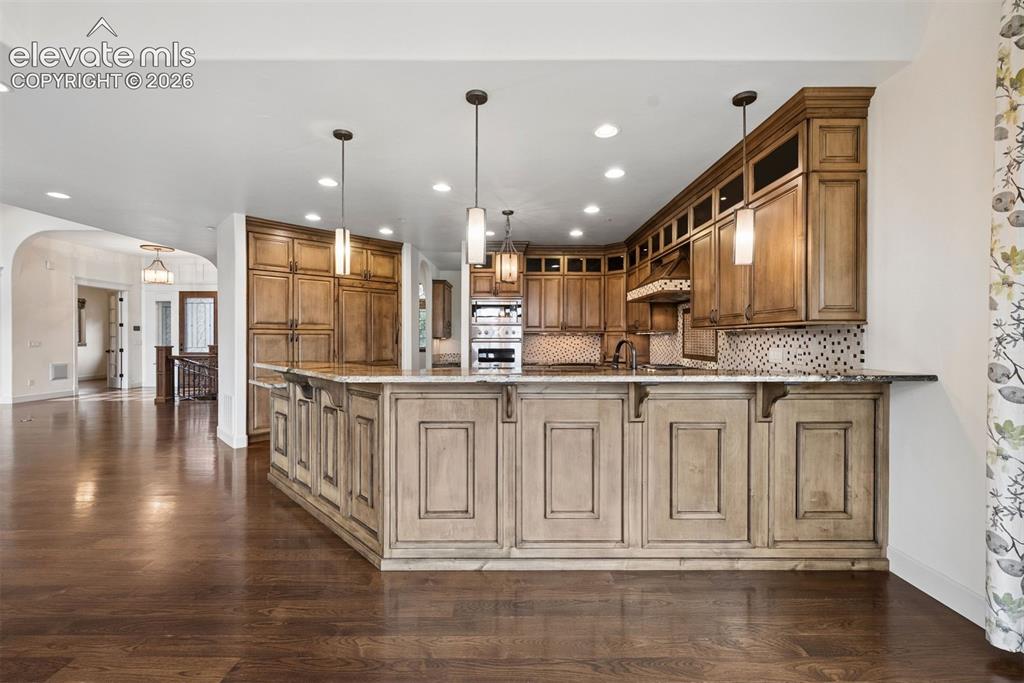 Image 16 of 49: Kitchen