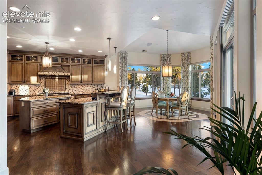 Image 19 of 49: Kitchen
