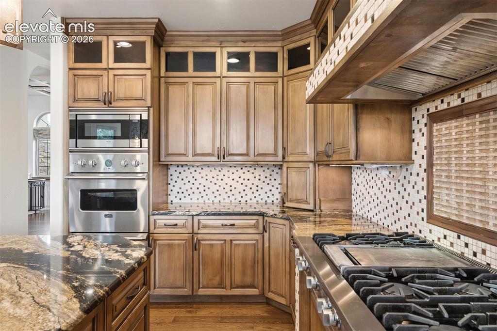 Image 20 of 49: Kitchen