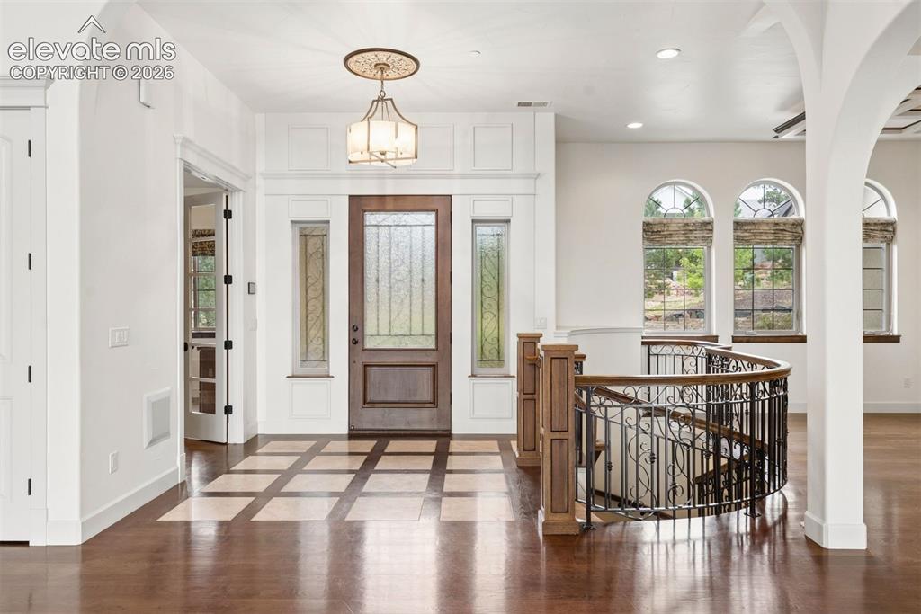 Image 9 of 49: Entry