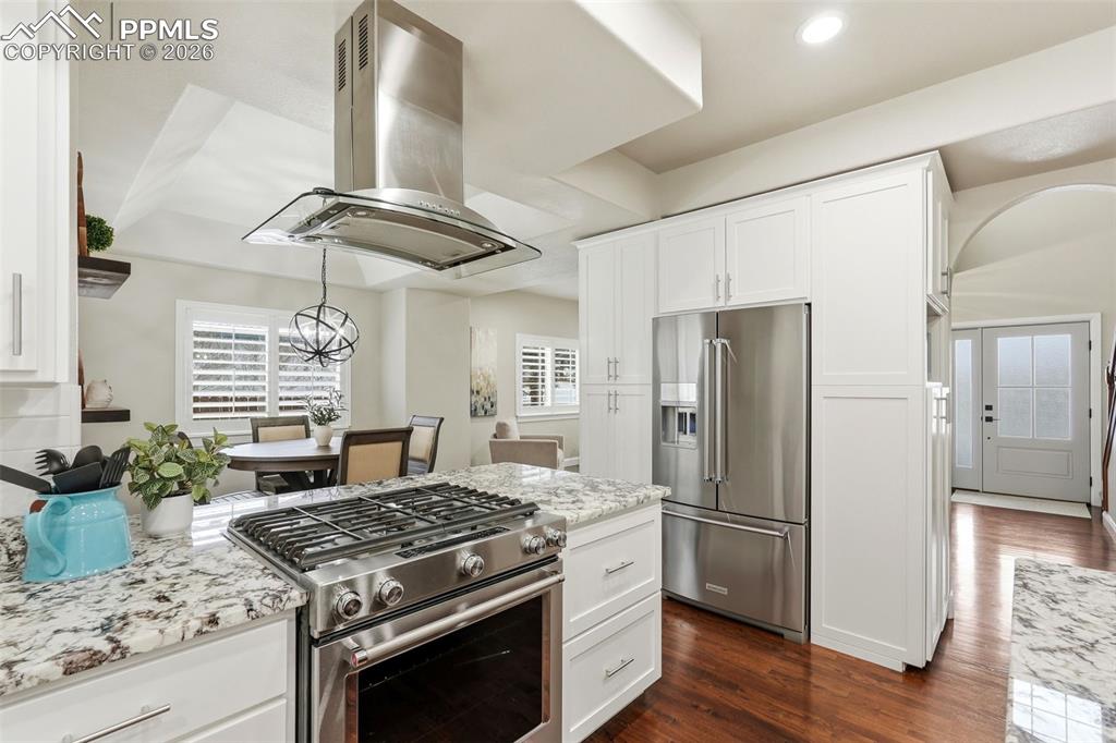 Image 11 of 50: Kitchen