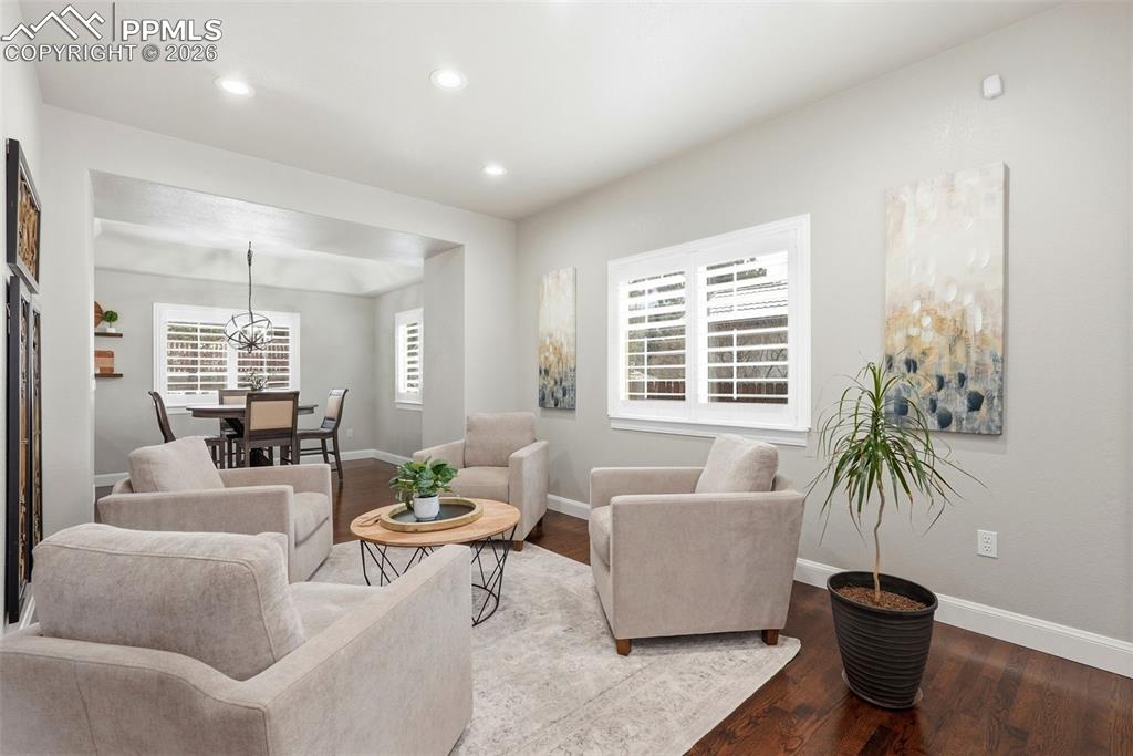 Image 20 of 50: Sitting Room