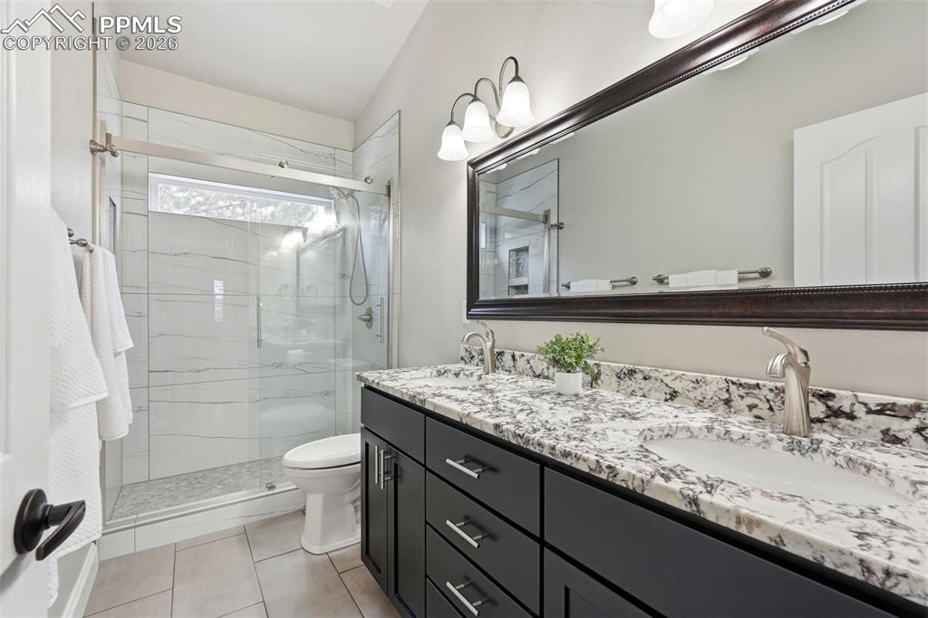 Image 29 of 50: Bathroom