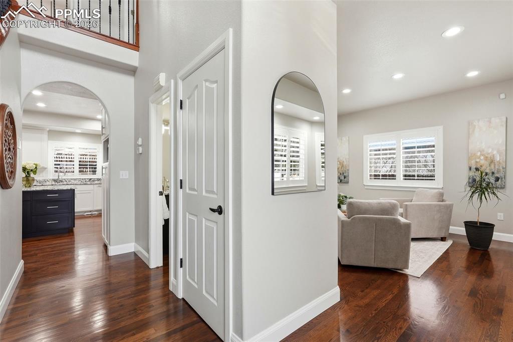 Image 3 of 50: Entry