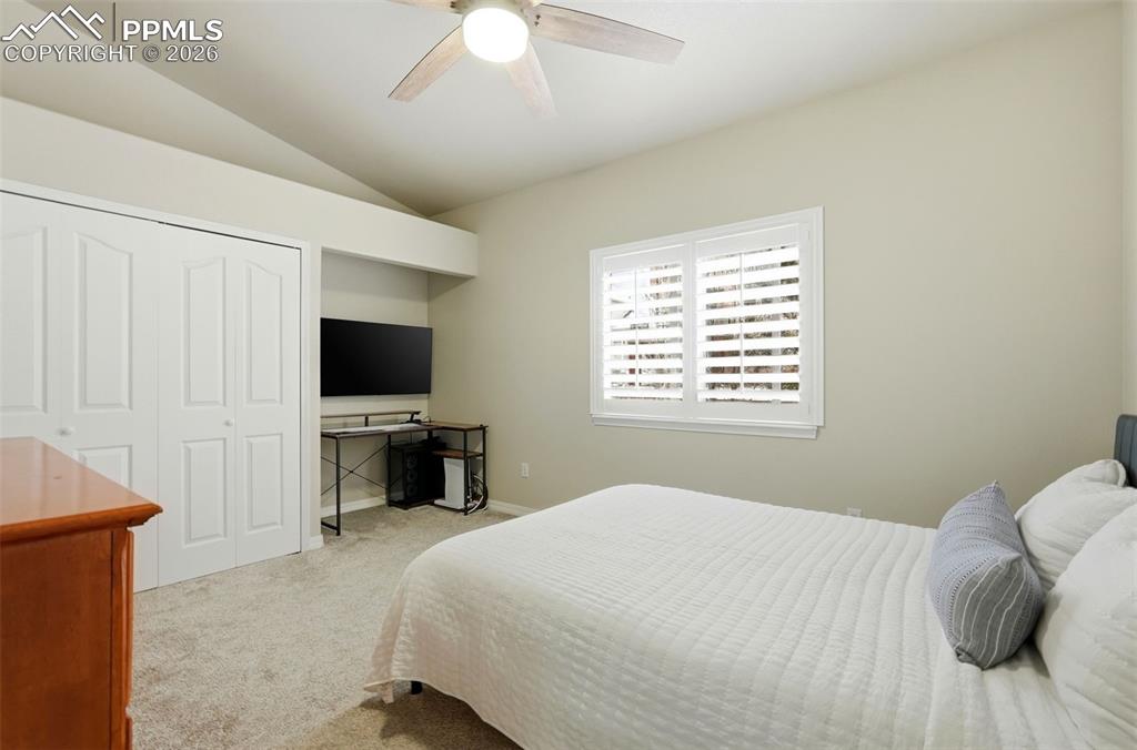 Image 30 of 50: Bedroom