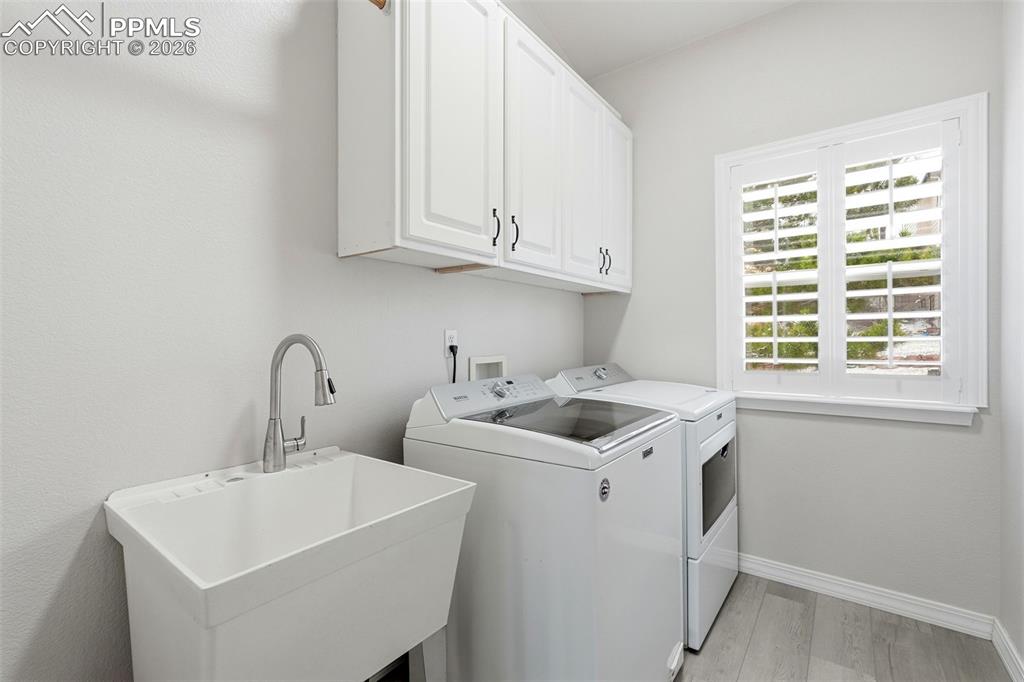 Image 33 of 50: Laundry