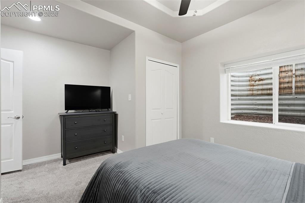 Image 36 of 50: Bedroom