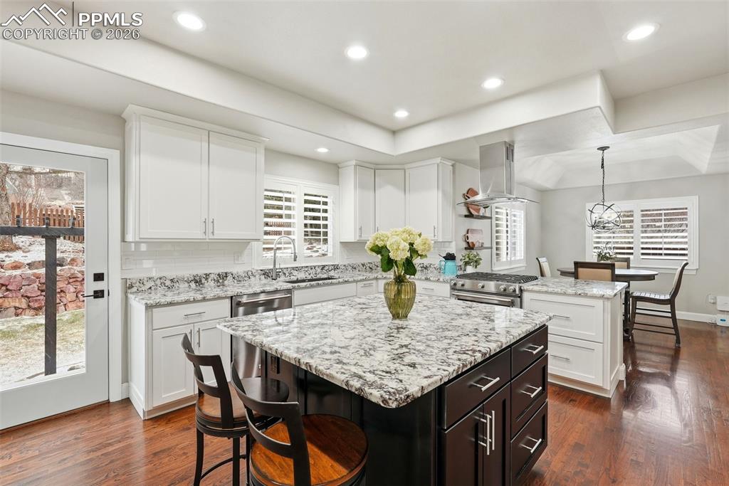 Image 6 of 50: Kitchen