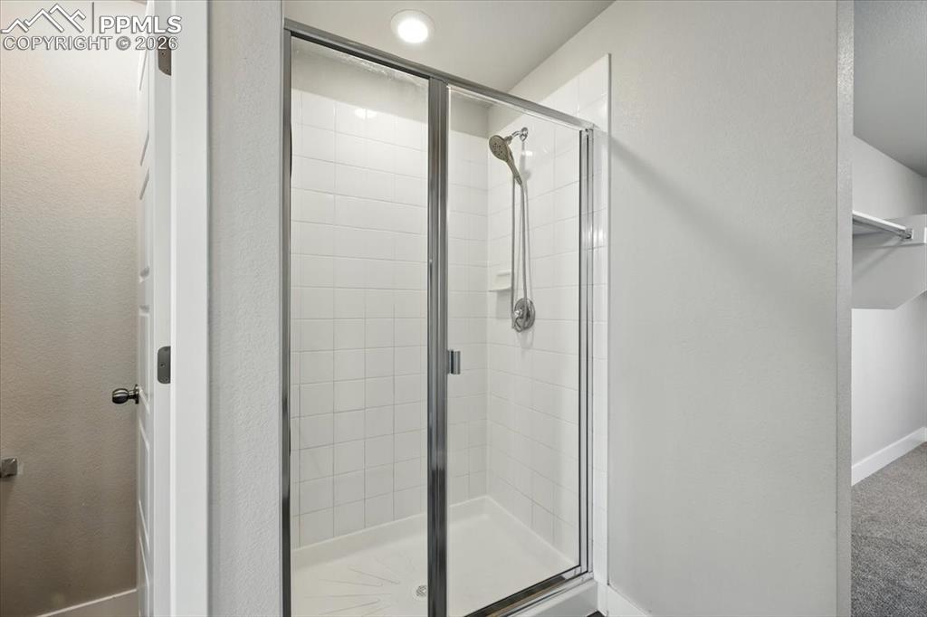 Image 23 of 44: Bathroom