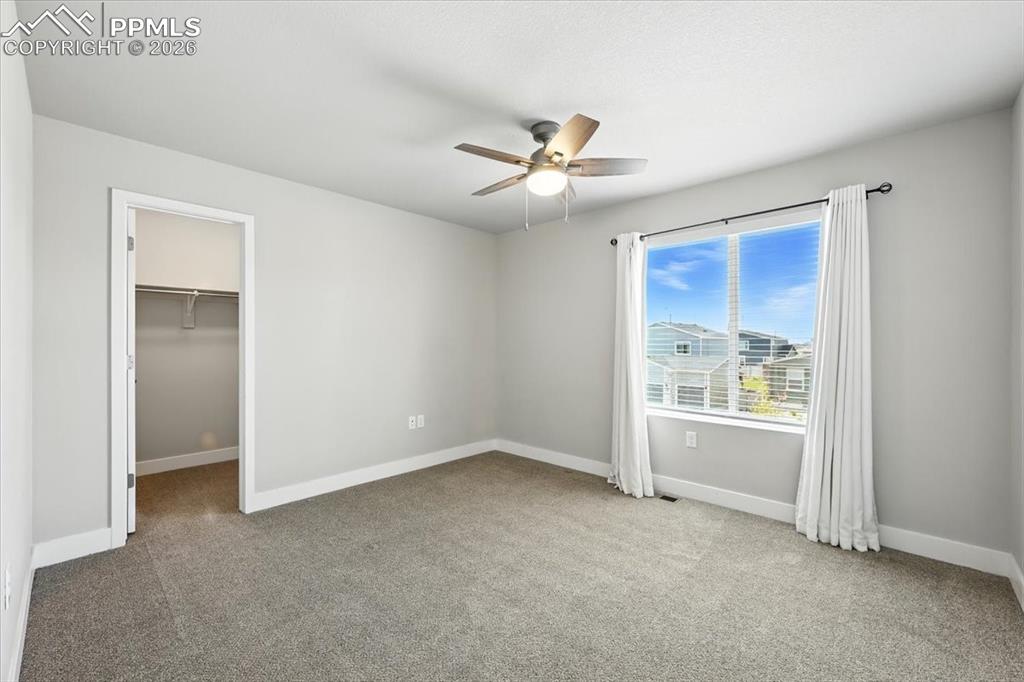 Image 31 of 44: Bedroom