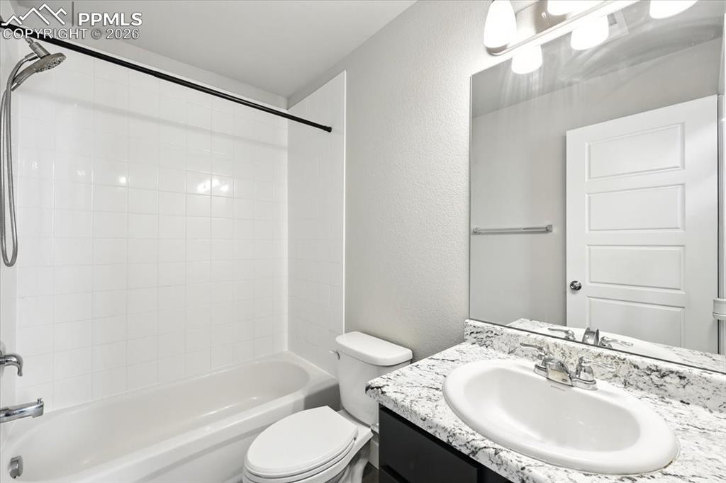 Image 34 of 44: Bathroom