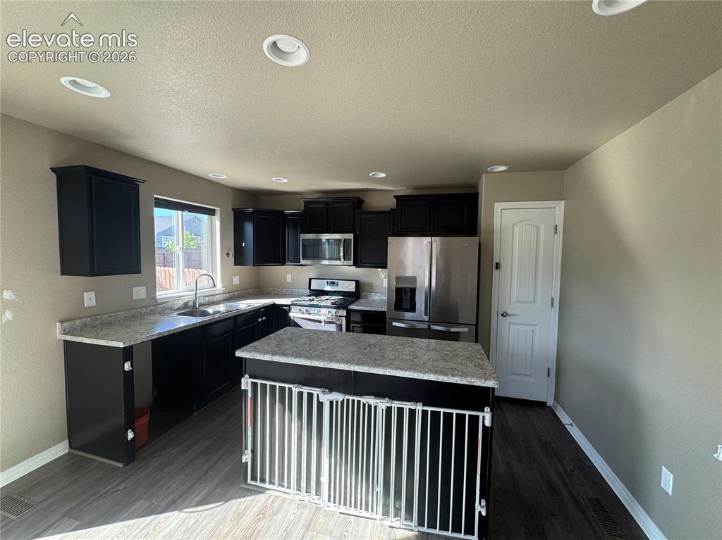 Image 10 of 31: Kitchen