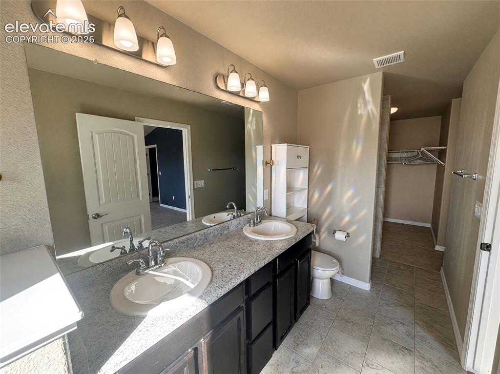 Image 19 of 31: Bathroom