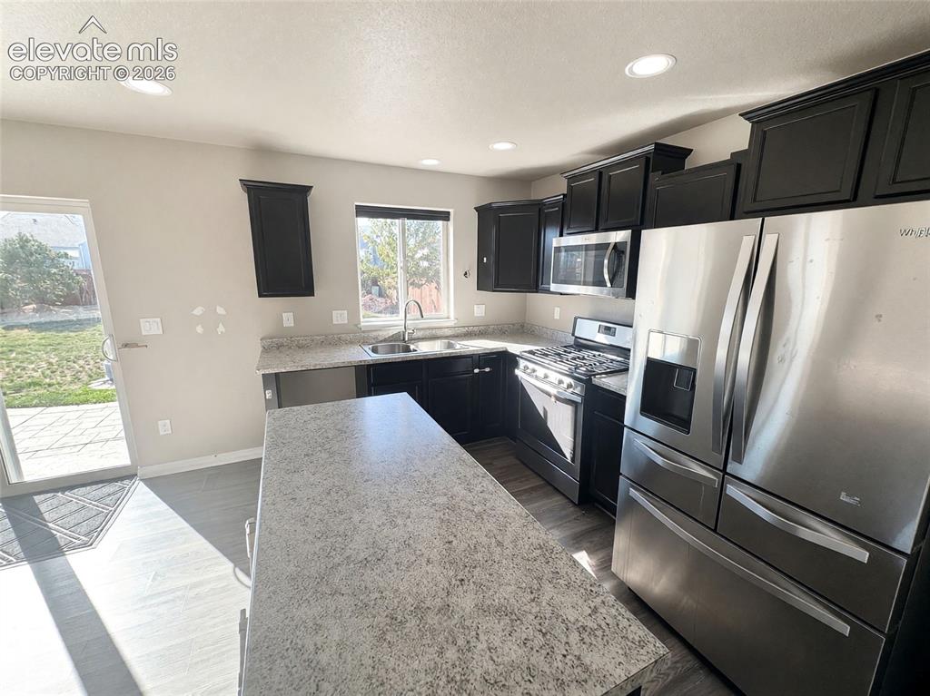 Image 4 of 31: Kitchen