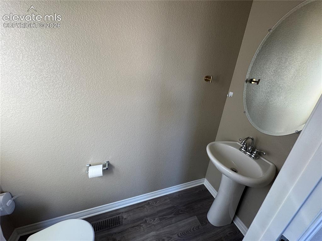 Image 9 of 31: Bathroom