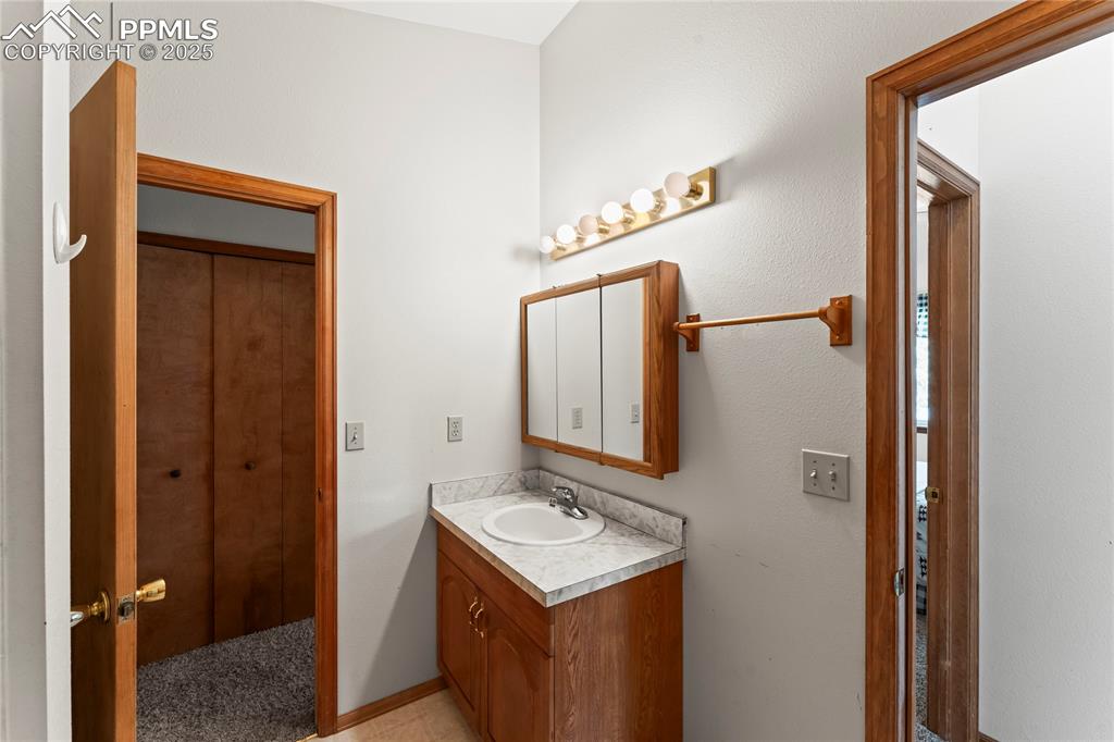 Image 21 of 36: Bathroom with vanity