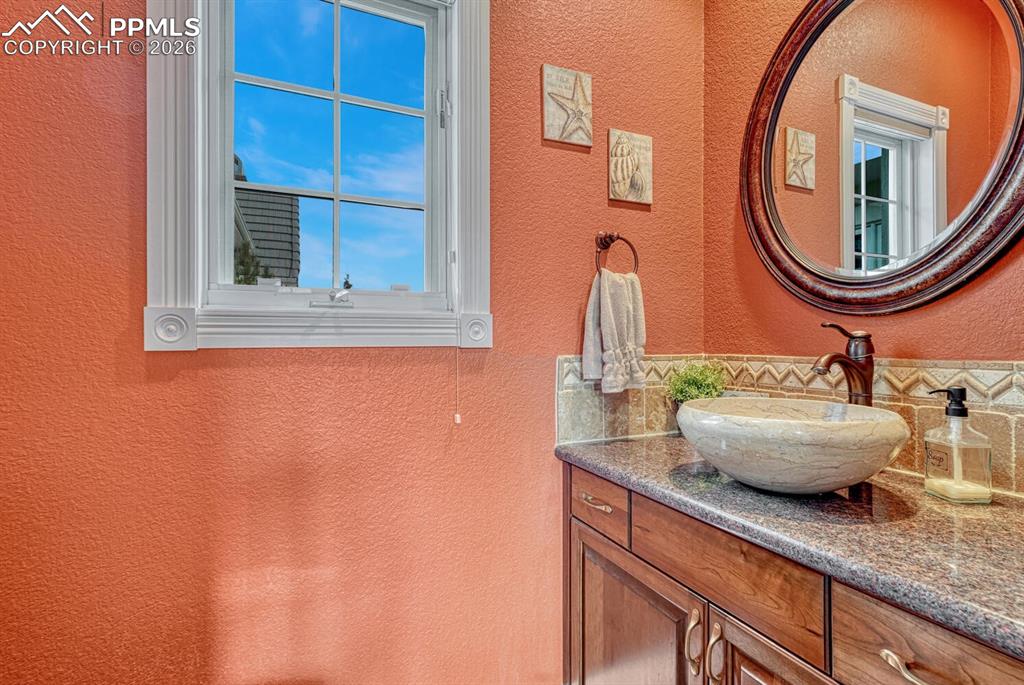 Image 17 of 48: Bathroom