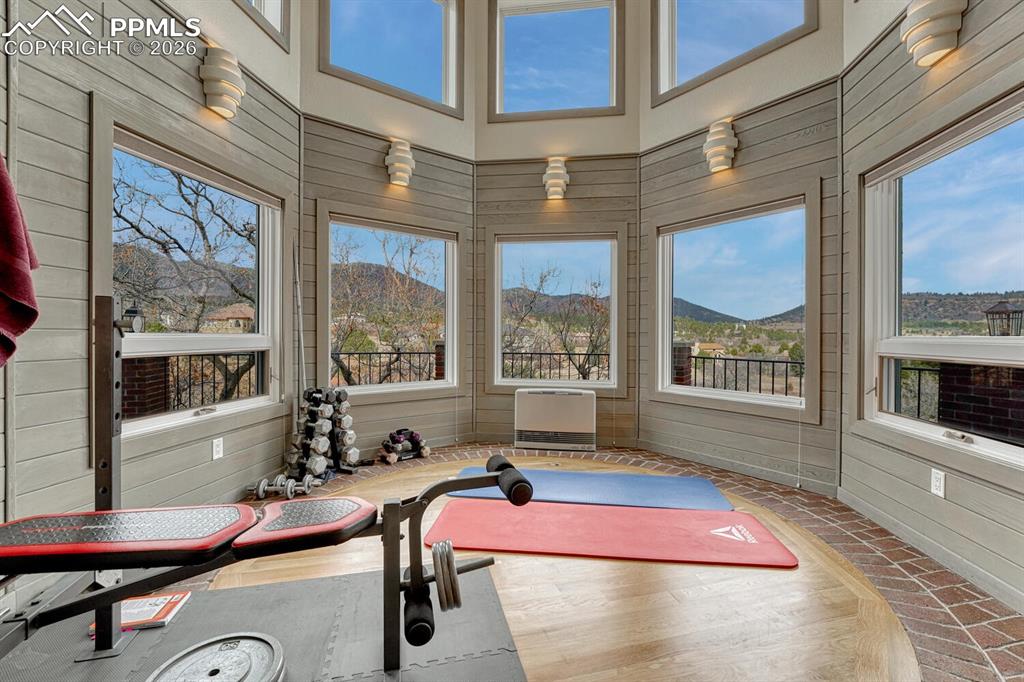 Image 26 of 48: Exercise Room