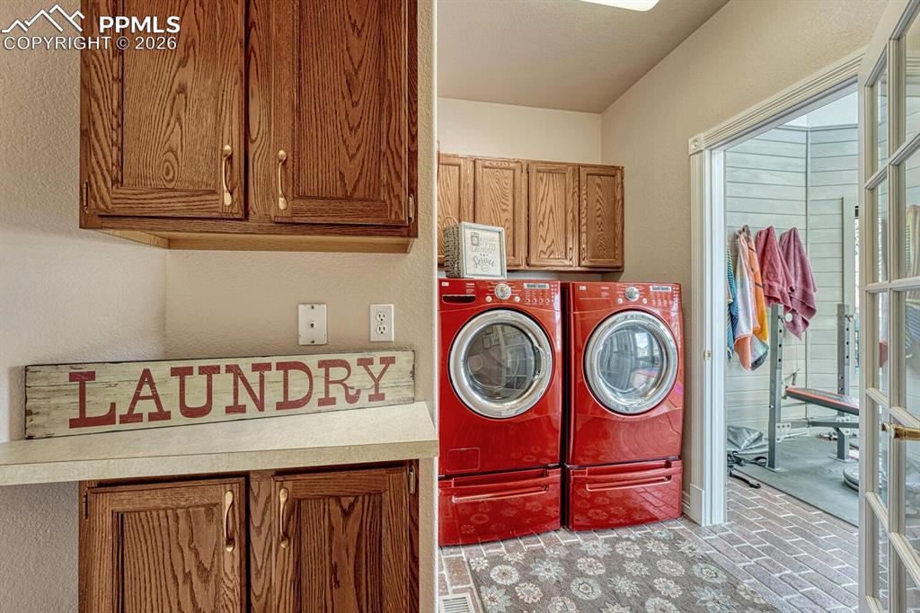 Image 27 of 48: Laundry