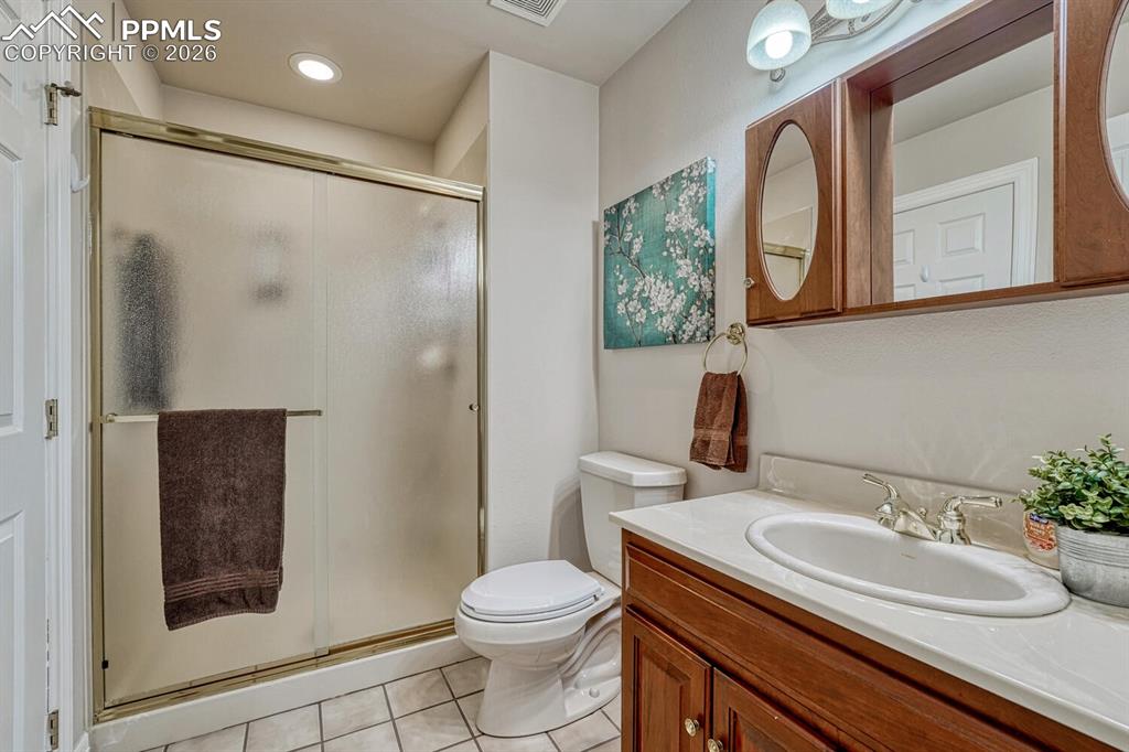 Image 39 of 48: Bathroom