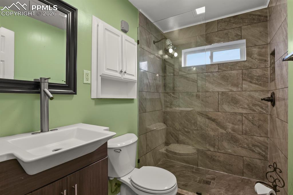 Image 13 of 21: Bathroom