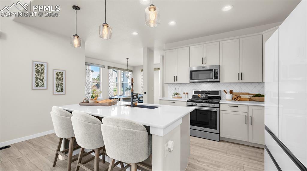 Image 13 of 50: Kitchen