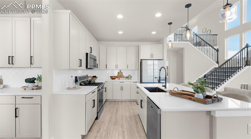 Image 16 of 50: Kitchen