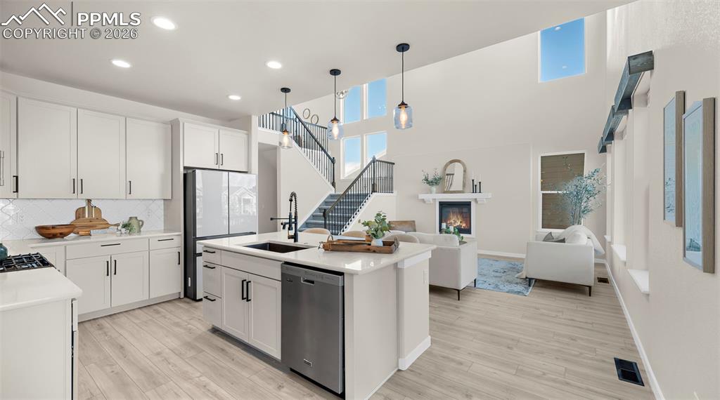 Image 17 of 50: Kitchen