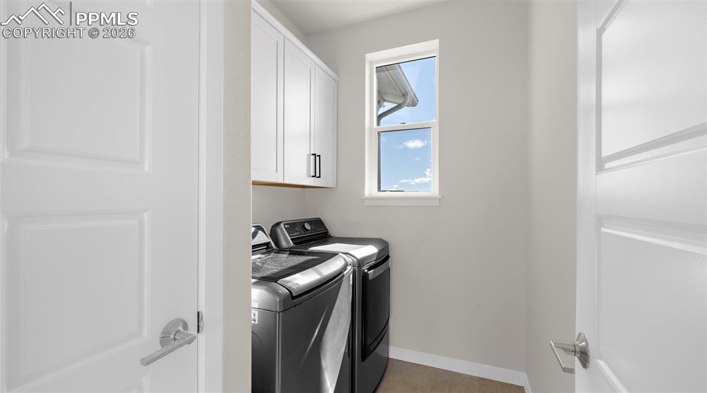 Image 25 of 50: Laundry