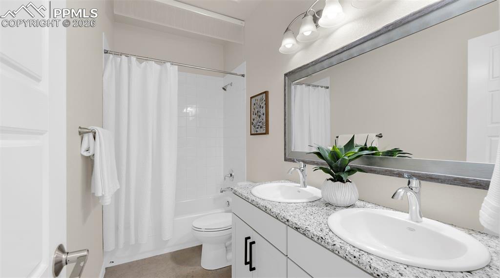 Image 27 of 50: Bathroom