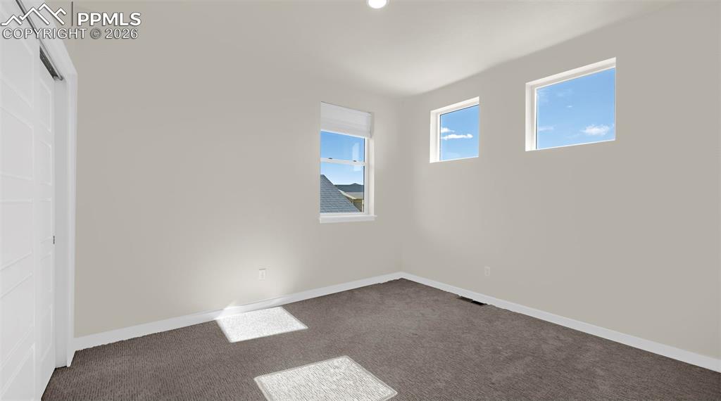 Image 28 of 50: Bedroom