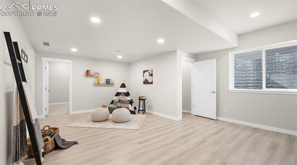 Image 39 of 50: Family Room