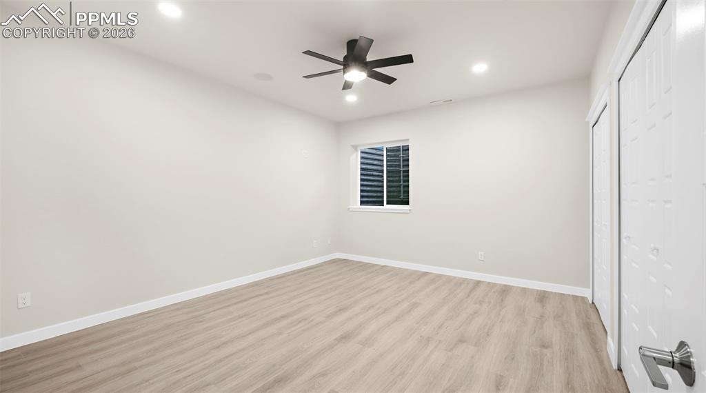 Image 41 of 50: Bedroom