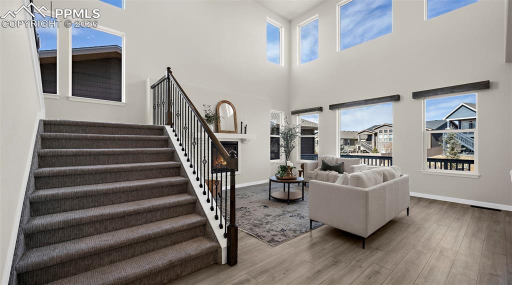 Image 8 of 50: Living Room