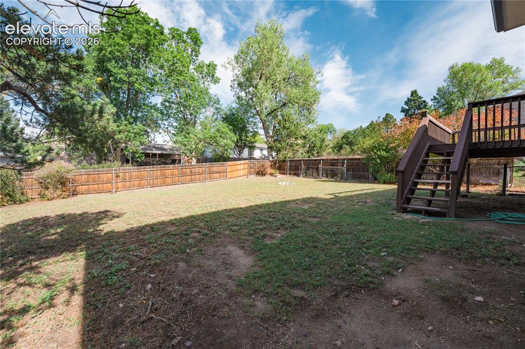 Image 18 of 38: Yard
